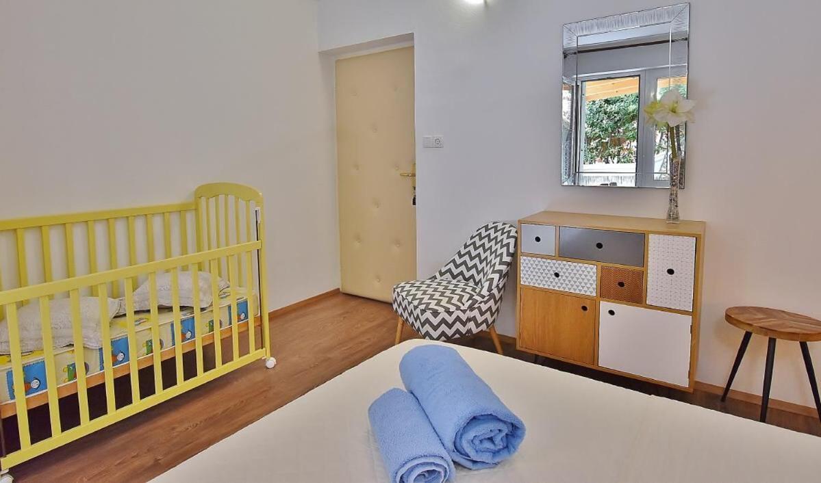 Apartments Ruzica Banjol Екстериор снимка