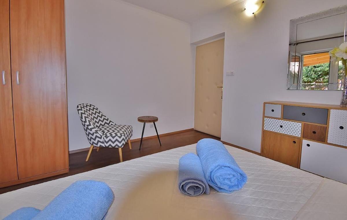 Apartments Ruzica Banjol Екстериор снимка