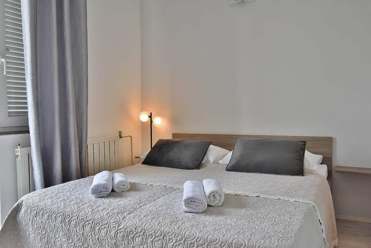 Apartments Ruzica Banjol Екстериор снимка