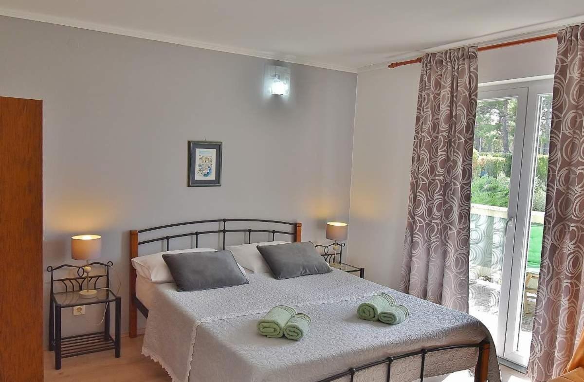 Apartments Ruzica Banjol Екстериор снимка