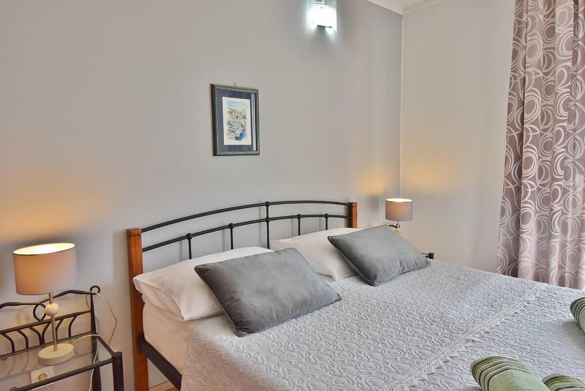Apartments Ruzica Banjol Екстериор снимка