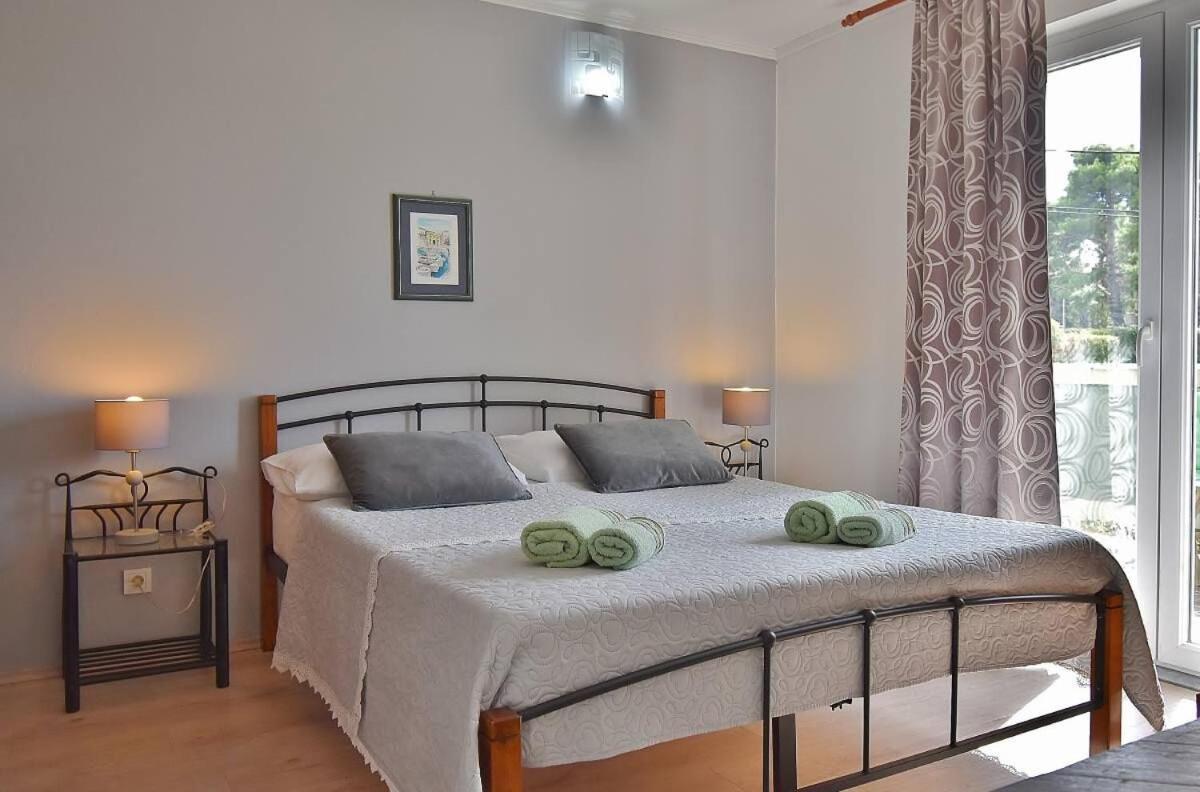 Apartments Ruzica Banjol Екстериор снимка