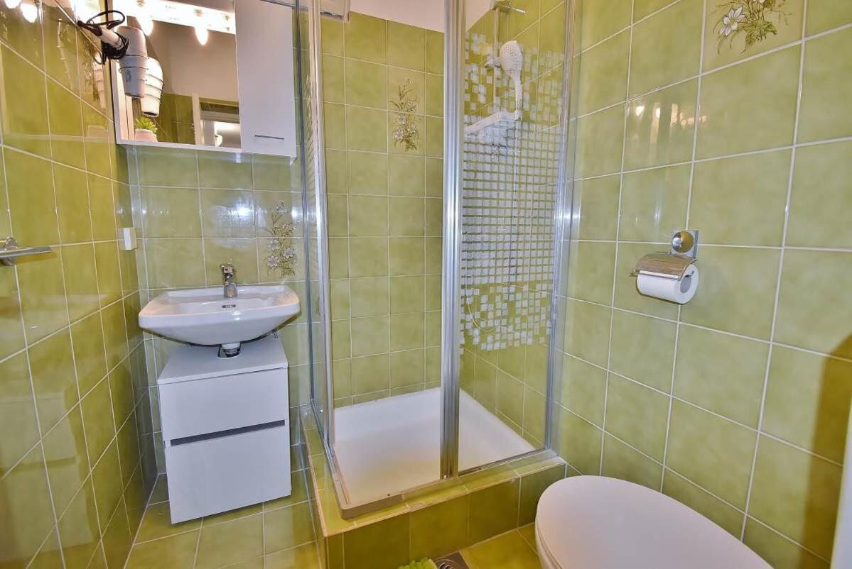 Apartments Ruzica Banjol Екстериор снимка