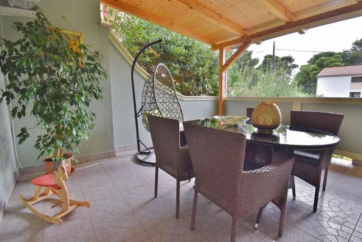 Apartments Ruzica Banjol Екстериор снимка